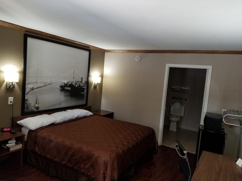 亚特兰大/琼斯伯勒道速8汽车旅馆 外观 照片